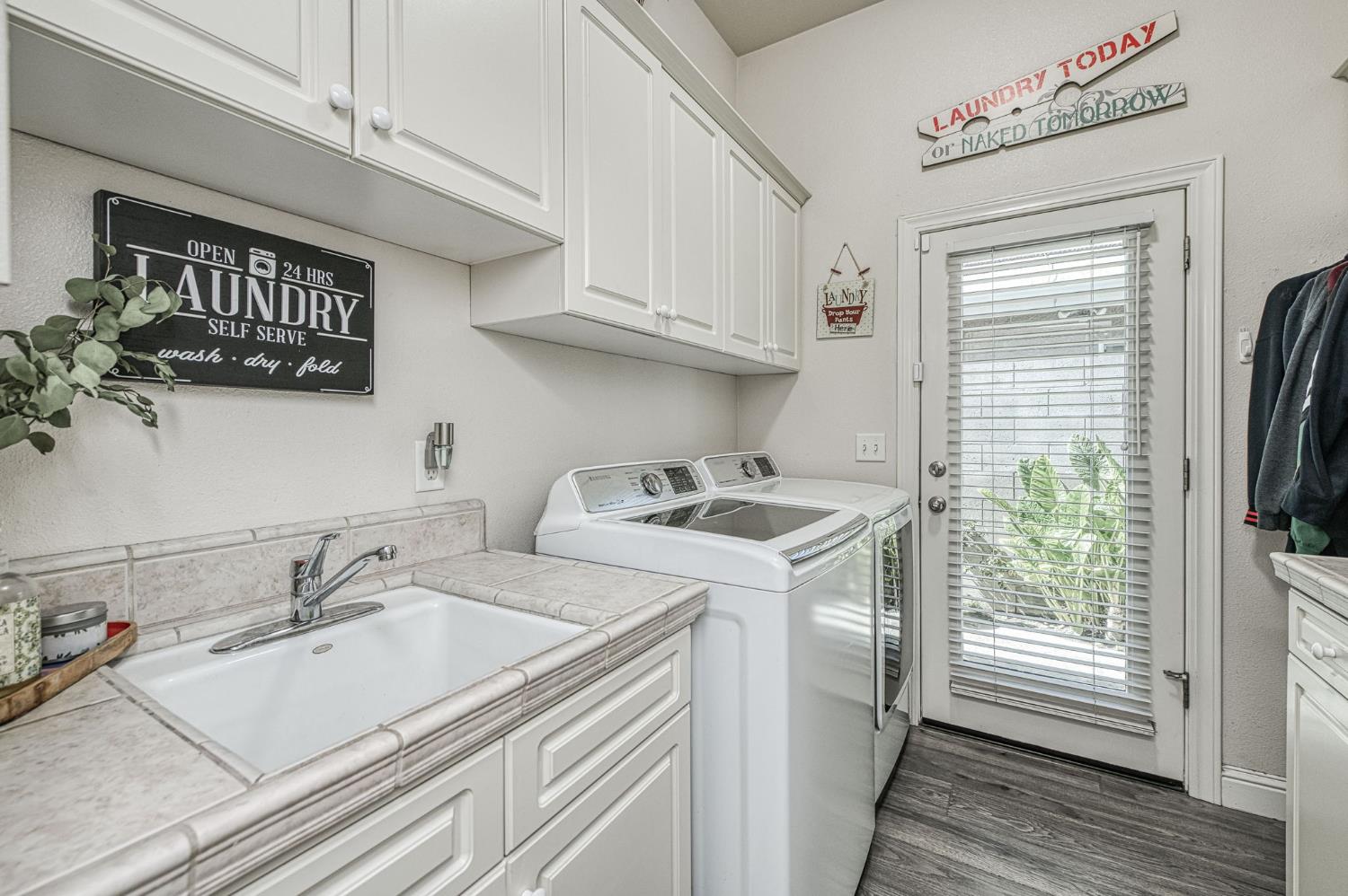 1089 Evergreen St, Selma, CA 93662
