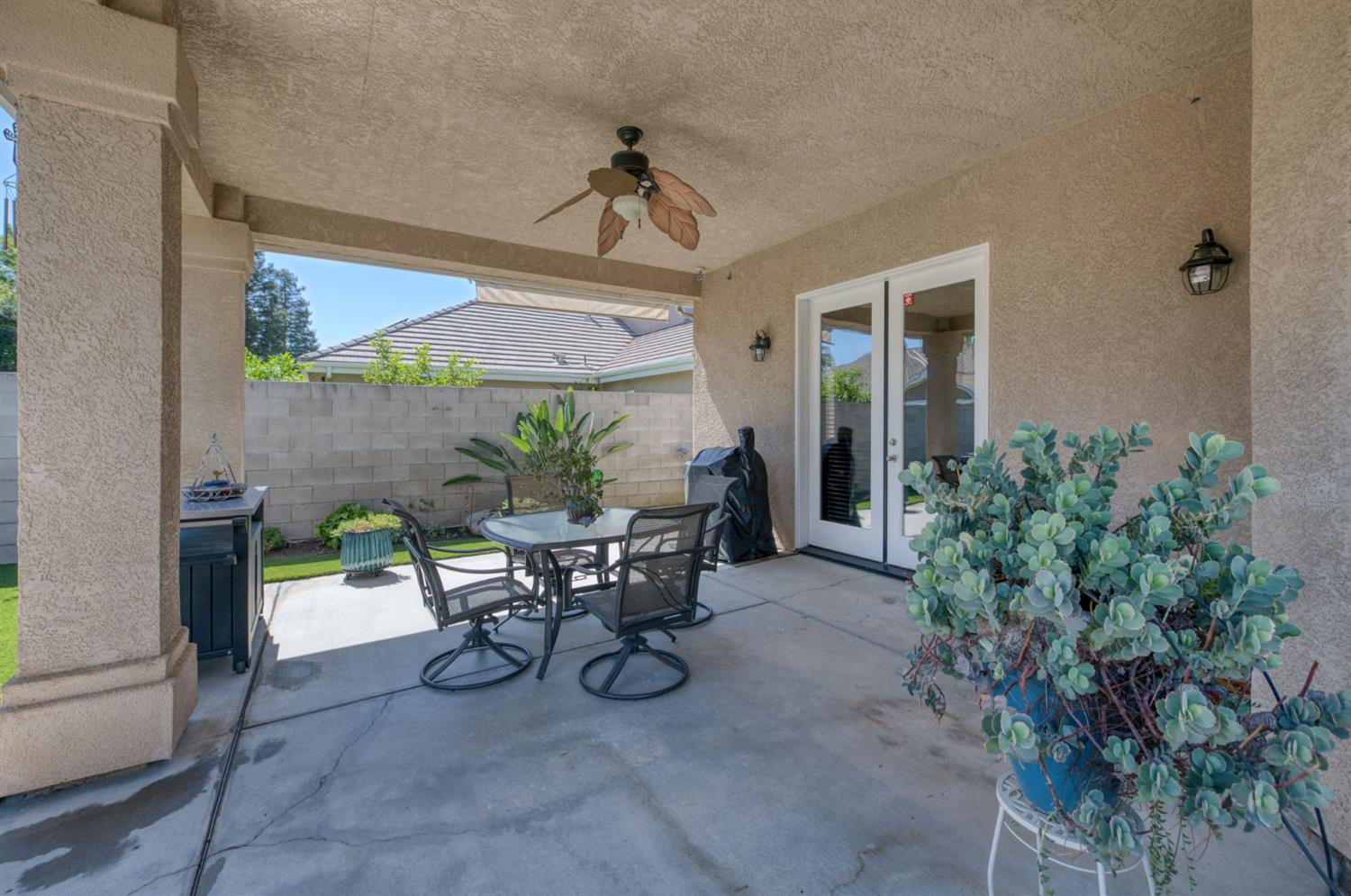 1089 Evergreen St, Selma, CA 93662