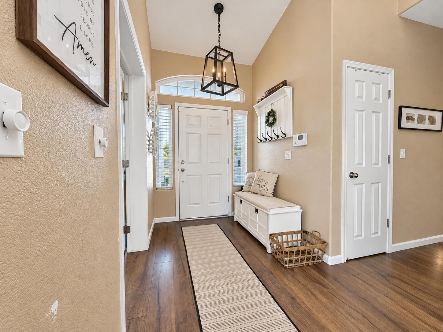 174 S Apricot Ave, Fresno, CA 93727