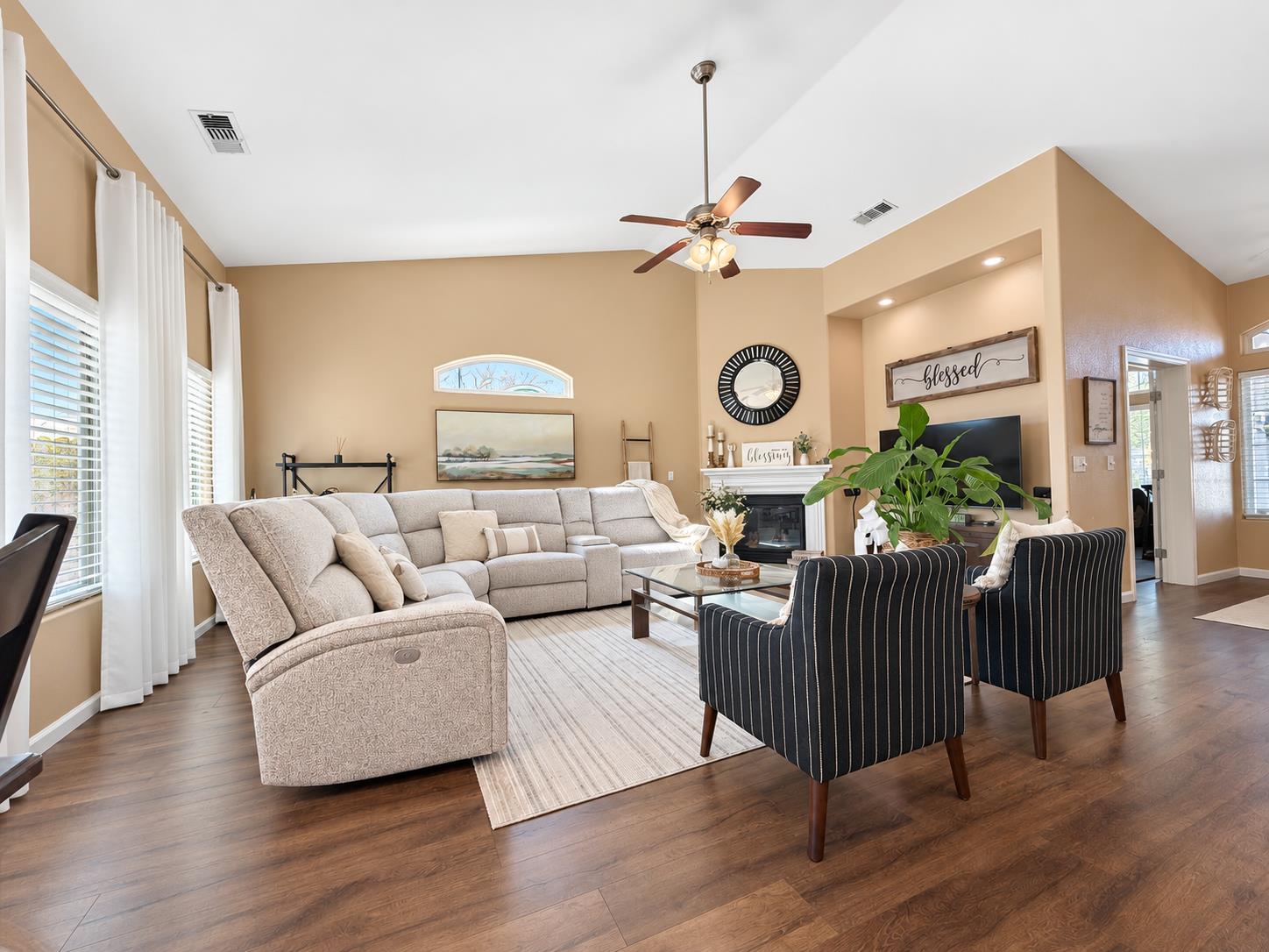 174 S Apricot Ave, Fresno, CA 93727