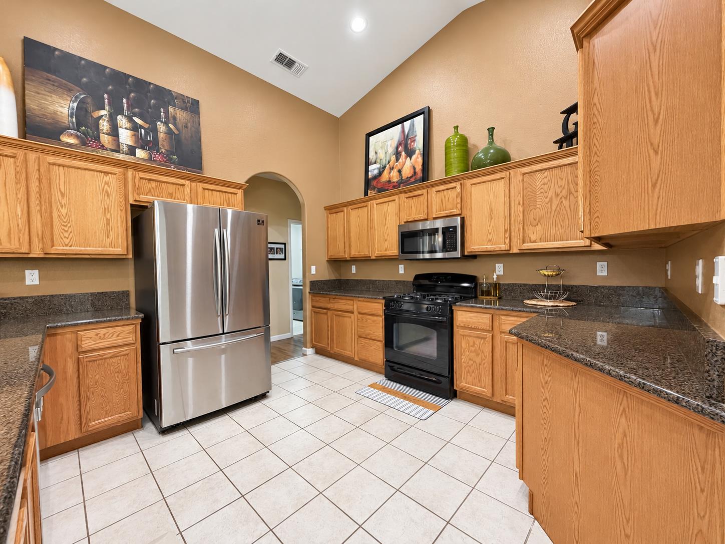 174 S Apricot Ave, Fresno, CA 93727