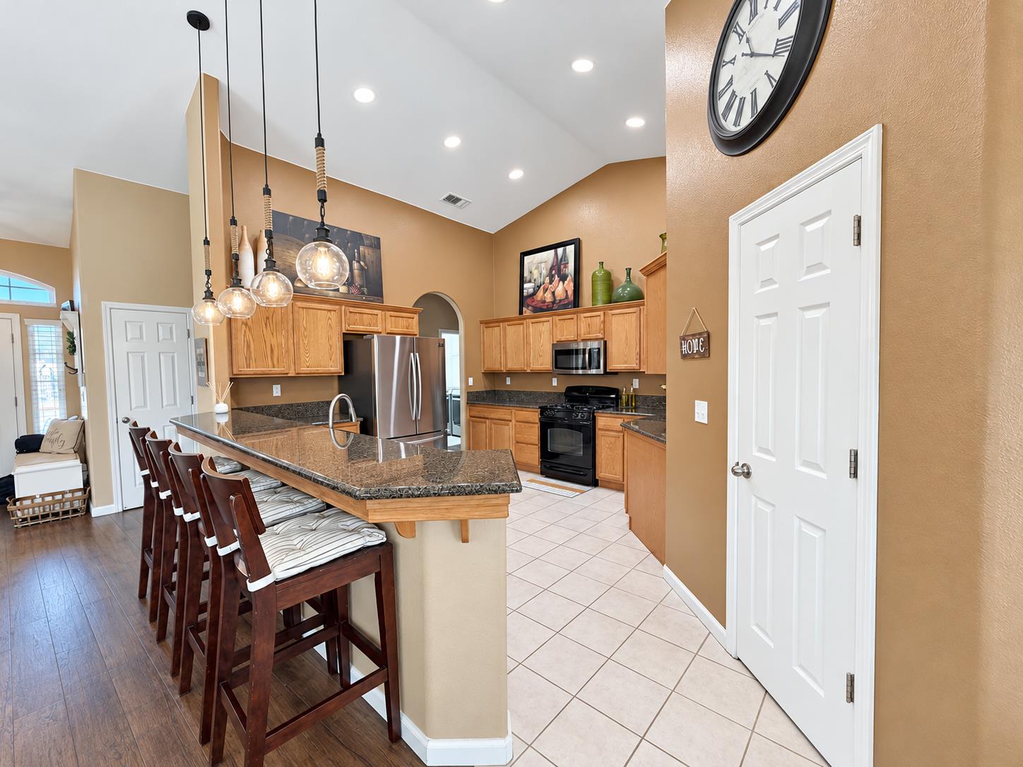 174 S Apricot Ave, Fresno, CA 93727