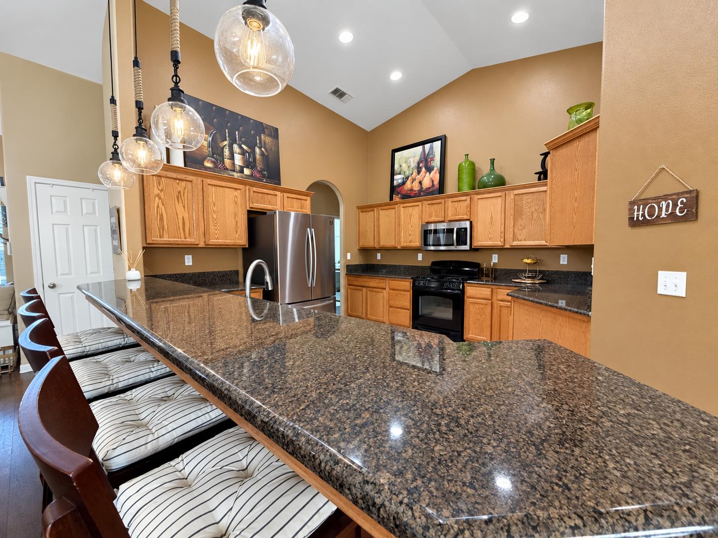 174 S Apricot Ave, Fresno, CA 93727