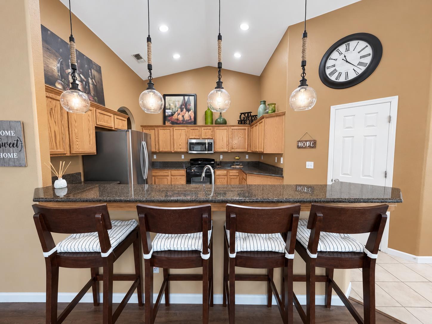 174 S Apricot Ave, Fresno, CA 93727