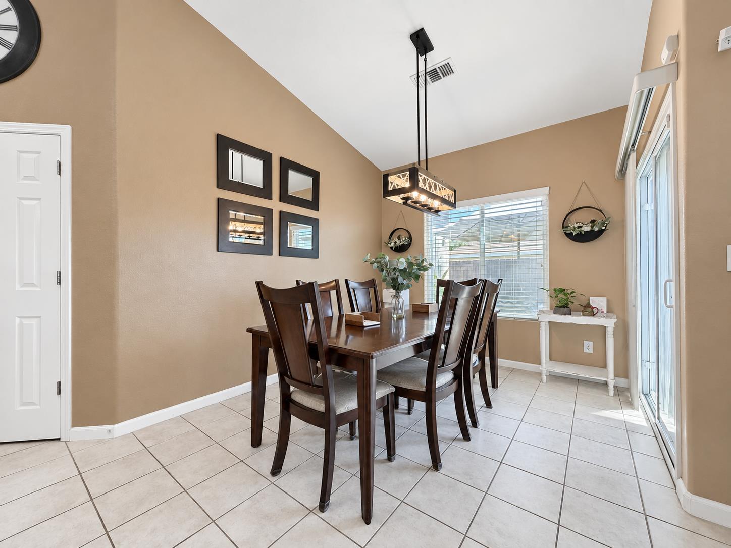 174 S Apricot Ave, Fresno, CA 93727