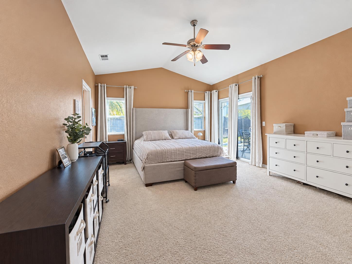 174 S Apricot Ave, Fresno, CA 93727