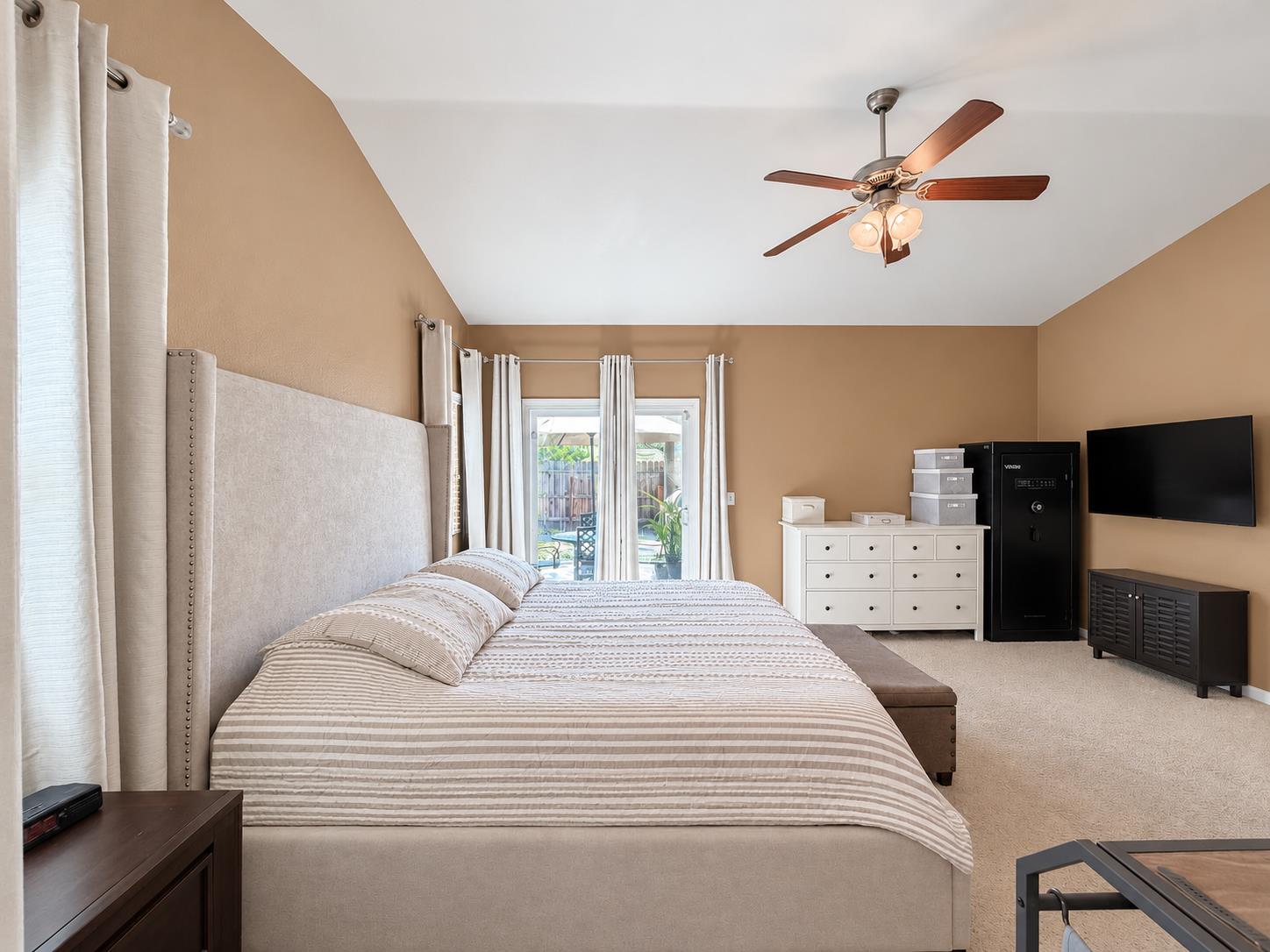 174 S Apricot Ave, Fresno, CA 93727