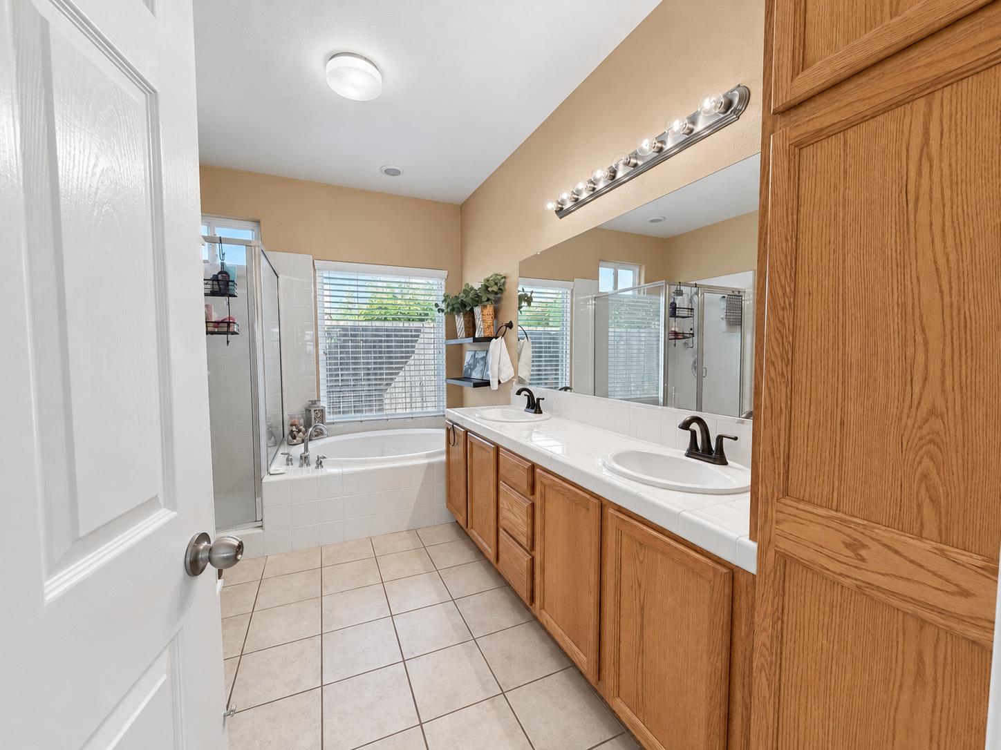 174 S Apricot Ave, Fresno, CA 93727
