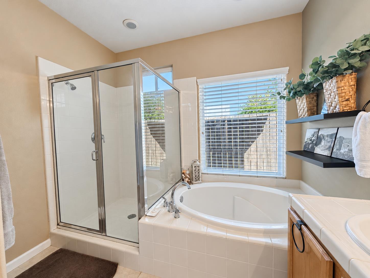 174 S Apricot Ave, Fresno, CA 93727