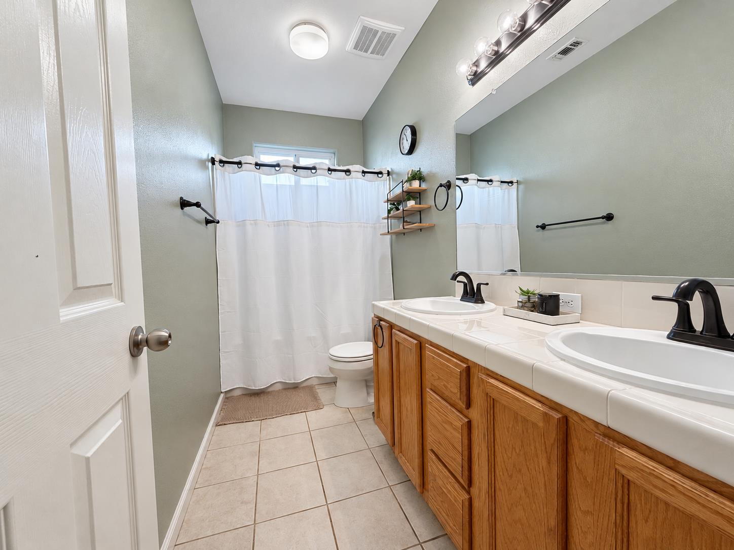 174 S Apricot Ave, Fresno, CA 93727