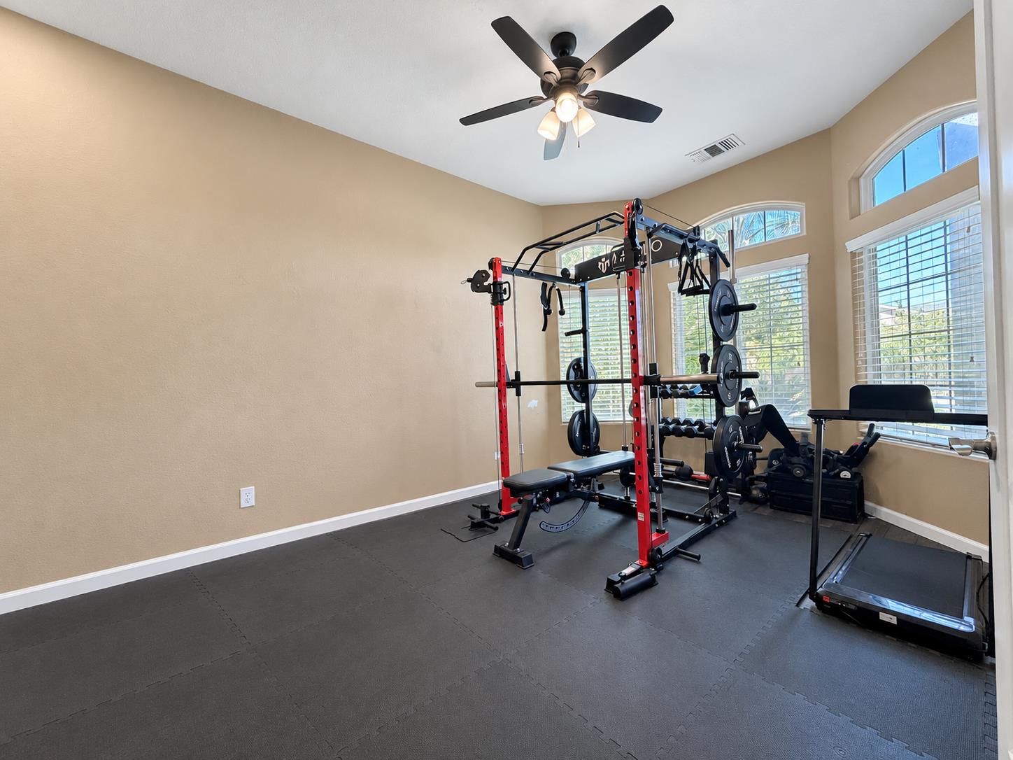 174 S Apricot Ave, Fresno, CA 93727