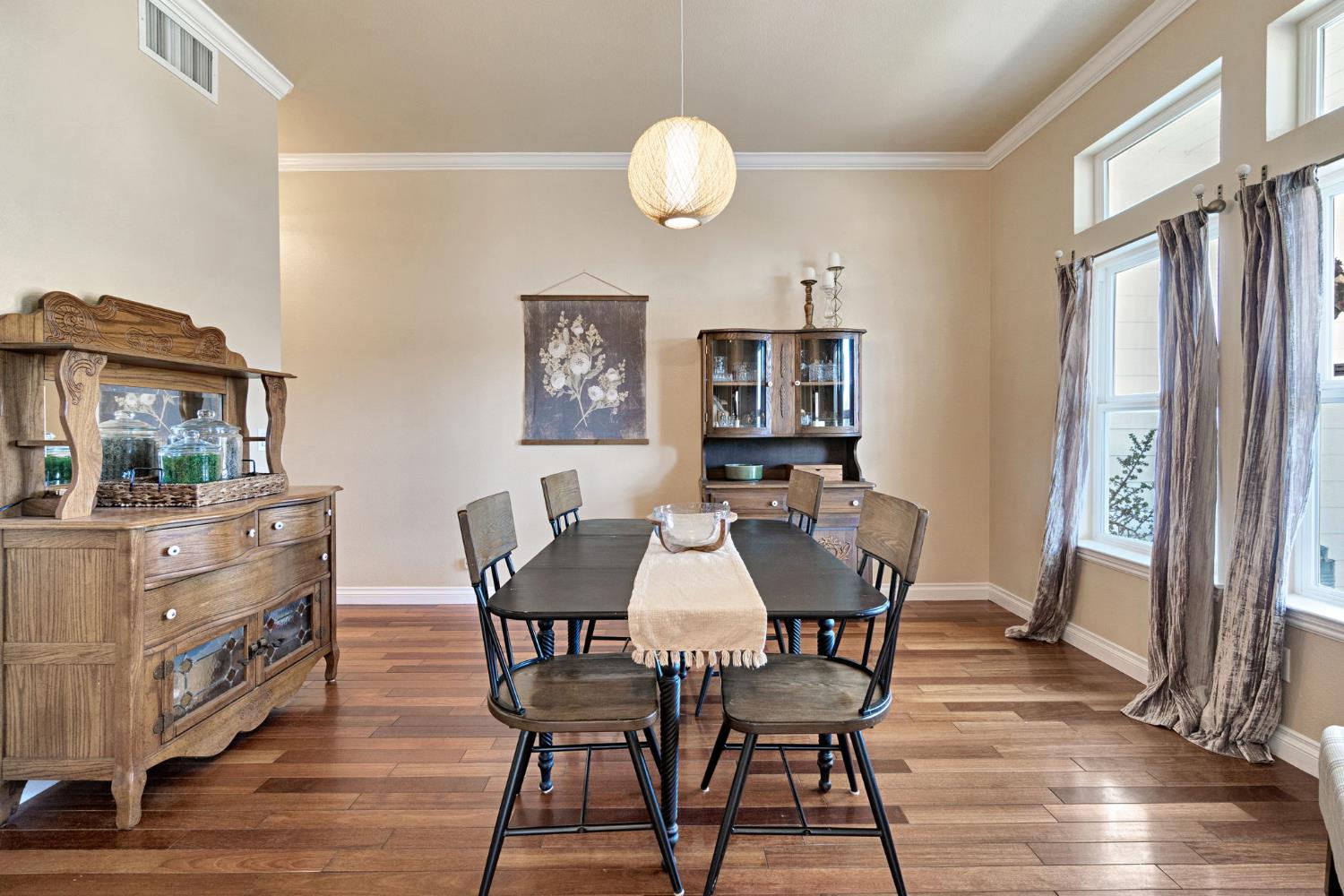 1969 Pederson Ave, Sanger, CA 93657