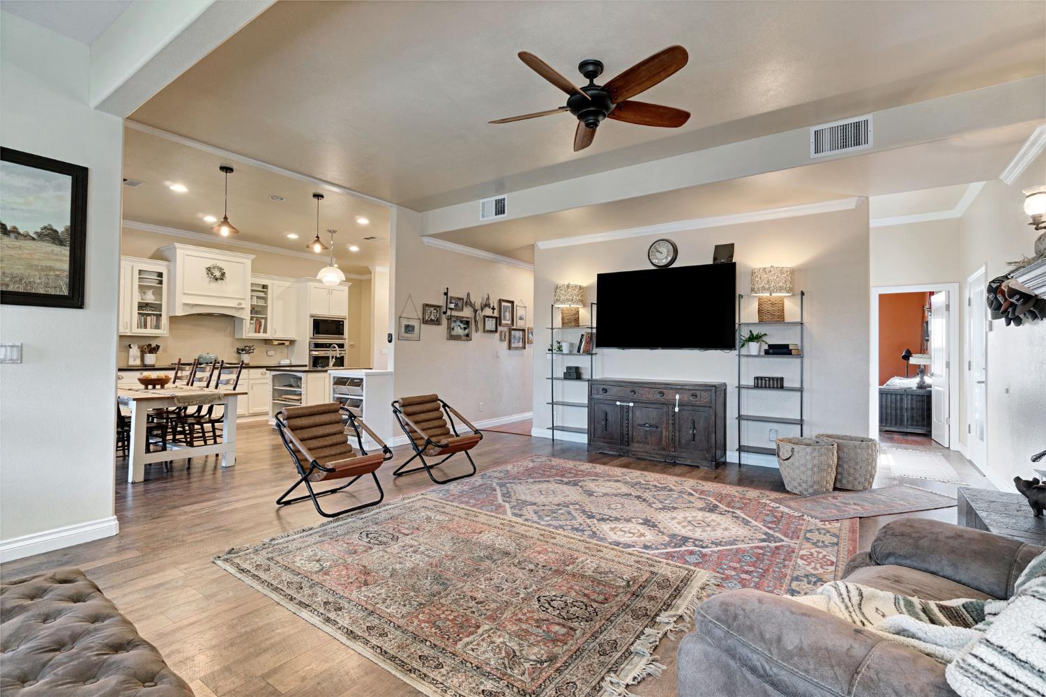 1969 Pederson Ave, Sanger, CA 93657