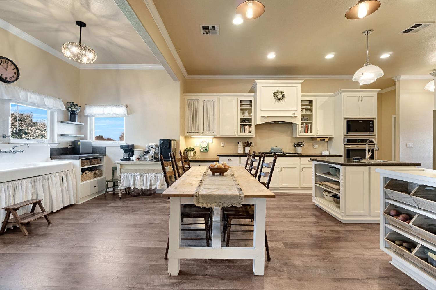 1969 Pederson Ave, Sanger, CA 93657