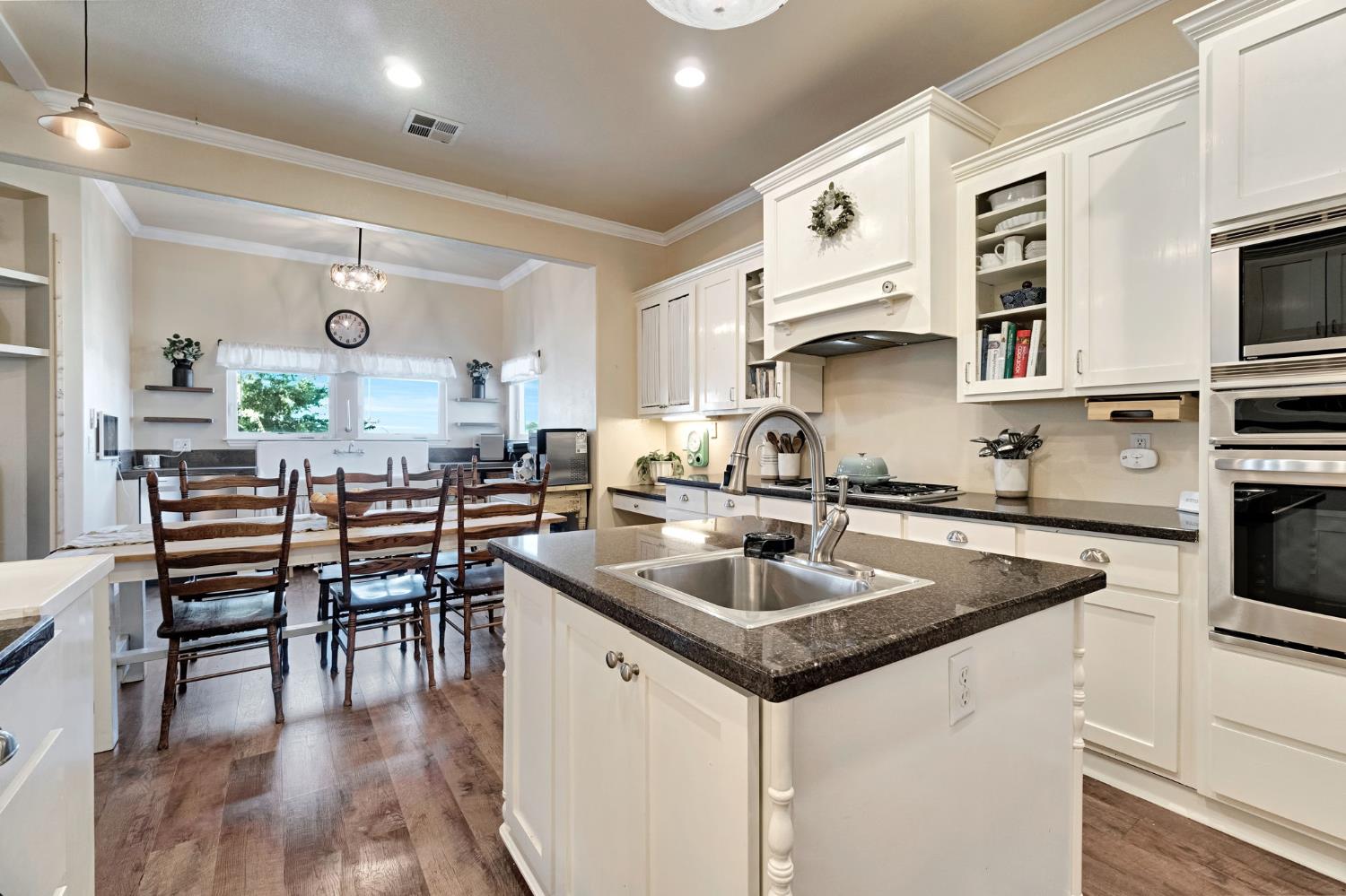 1969 Pederson Ave, Sanger, CA 93657