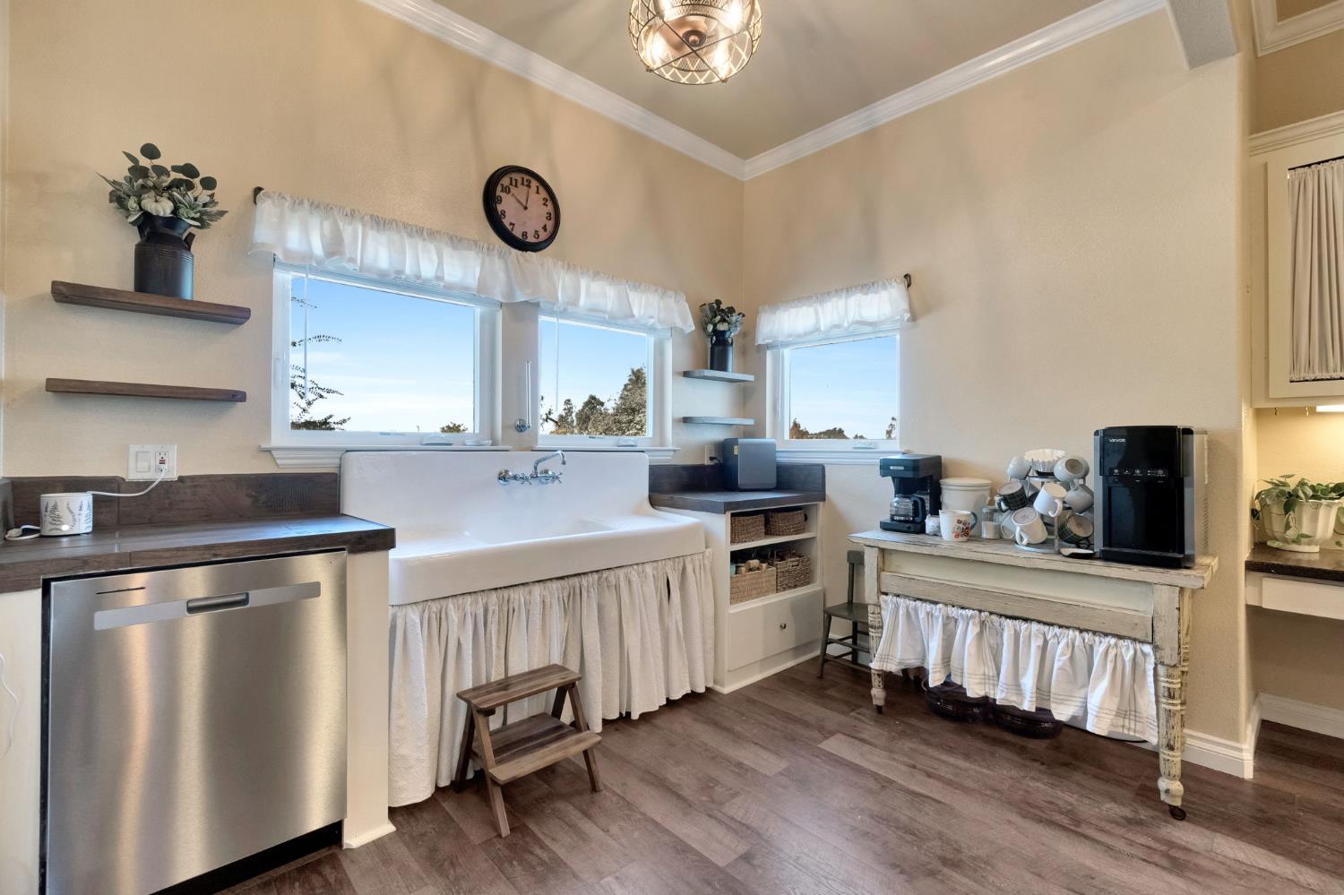 1969 Pederson Ave, Sanger, CA 93657