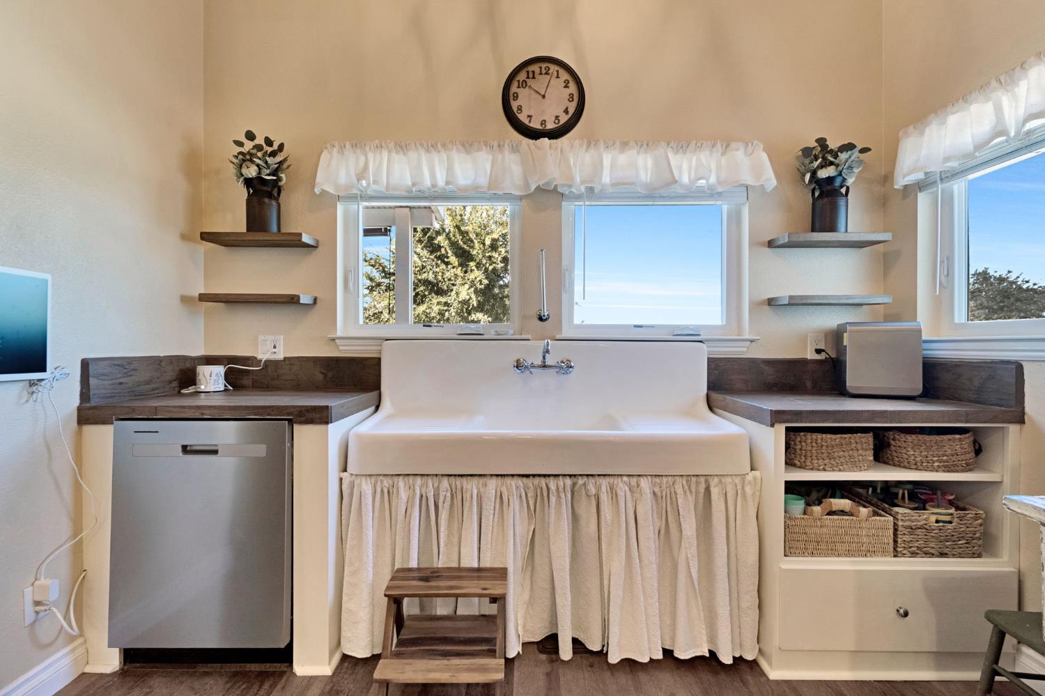 1969 Pederson Ave, Sanger, CA 93657