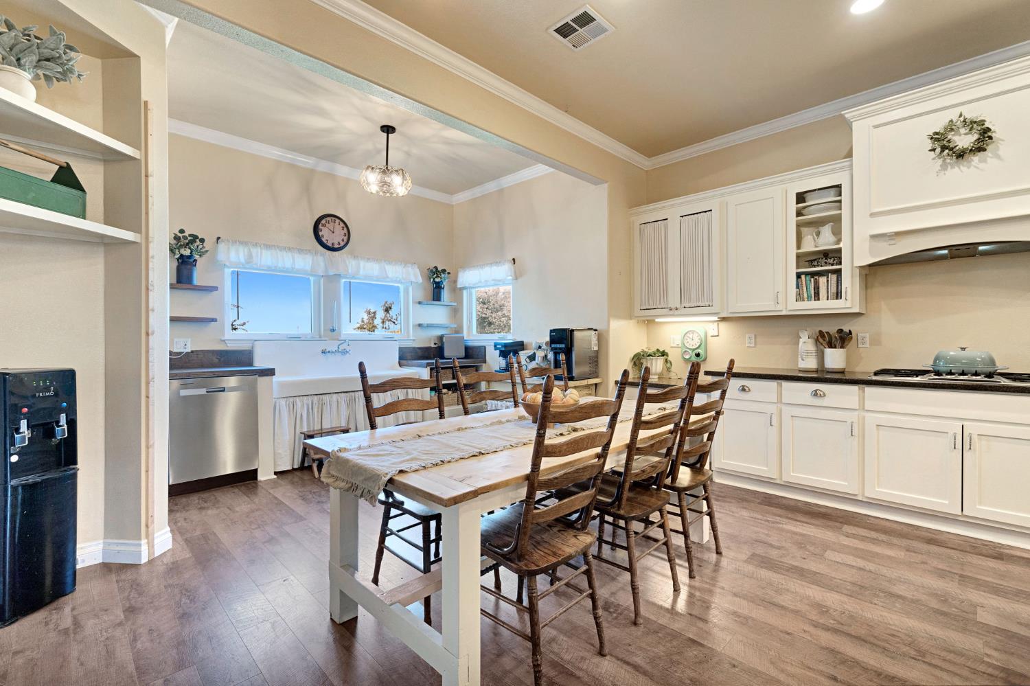1969 Pederson Ave, Sanger, CA 93657