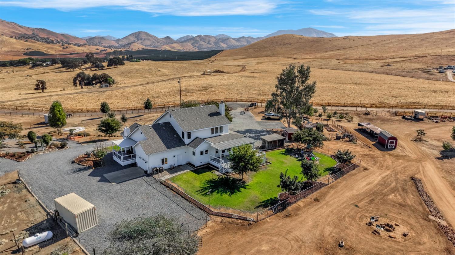 1969 Pederson Ave, Sanger, CA 93657