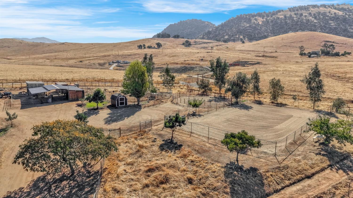 1969 Pederson Ave, Sanger, CA 93657