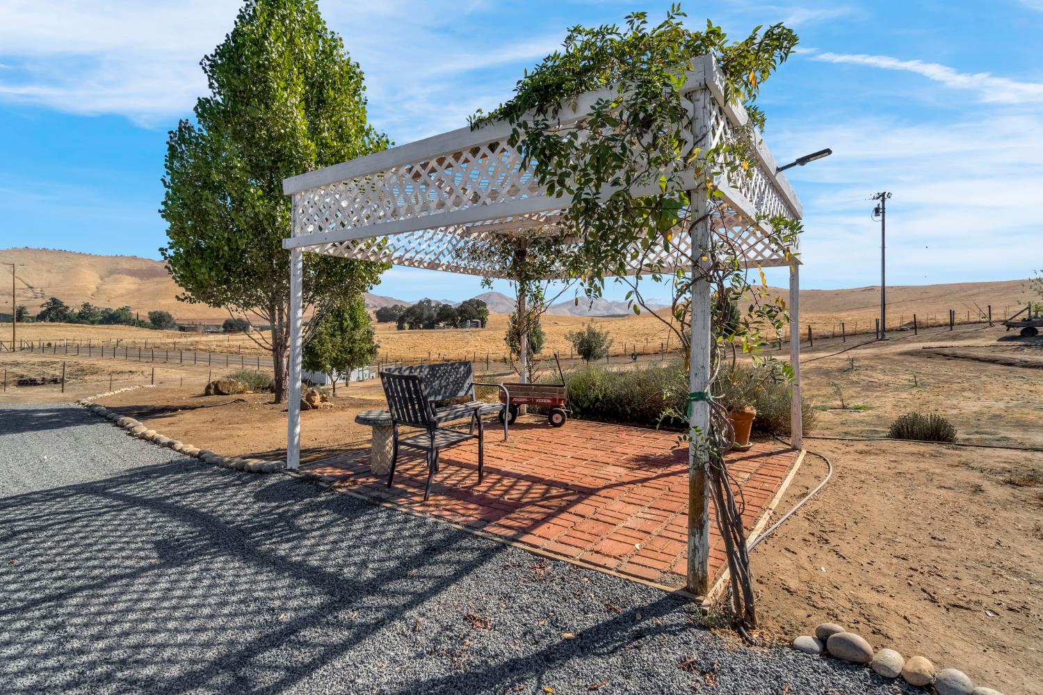 1969 Pederson Ave, Sanger, CA 93657