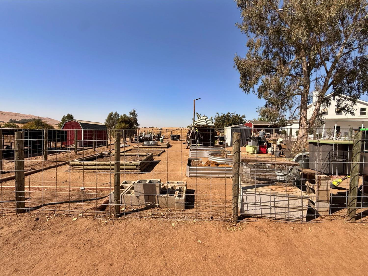 1969 Pederson Ave, Sanger, CA 93657