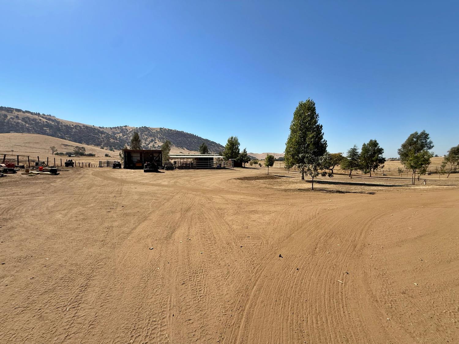 1969 Pederson Ave, Sanger, CA 93657