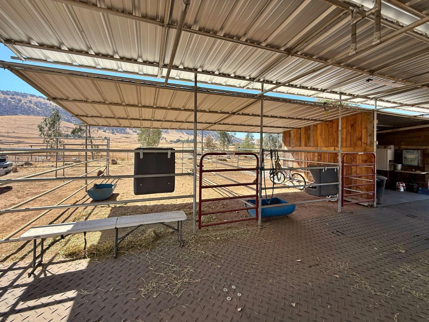 1969 Pederson Ave, Sanger, CA 93657