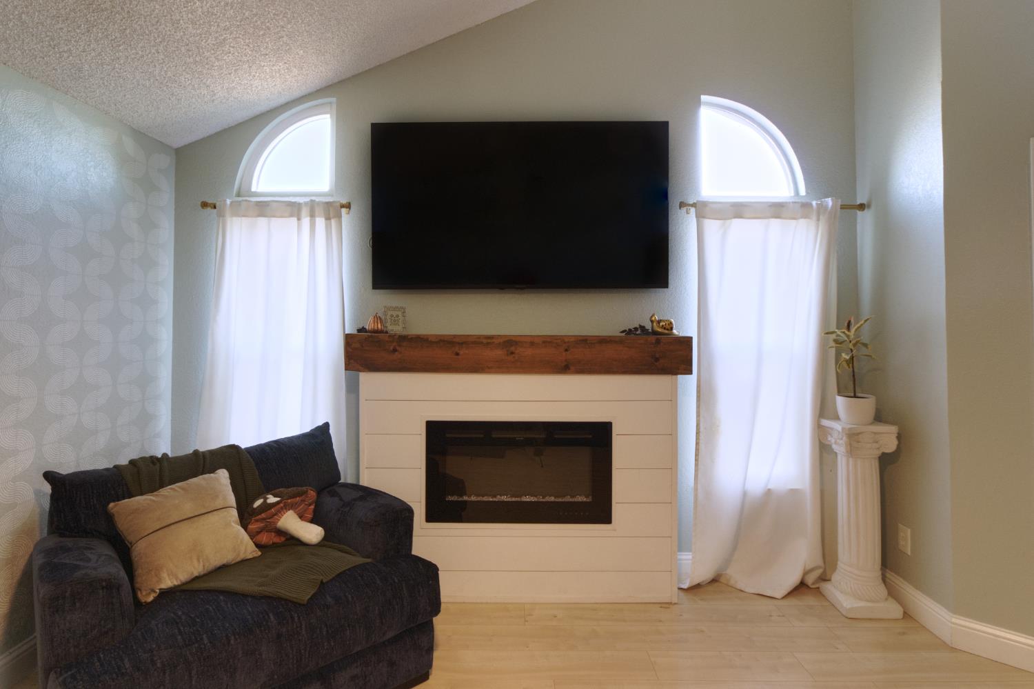 2322 N Cecelia Ave, Fresno, CA 93722
