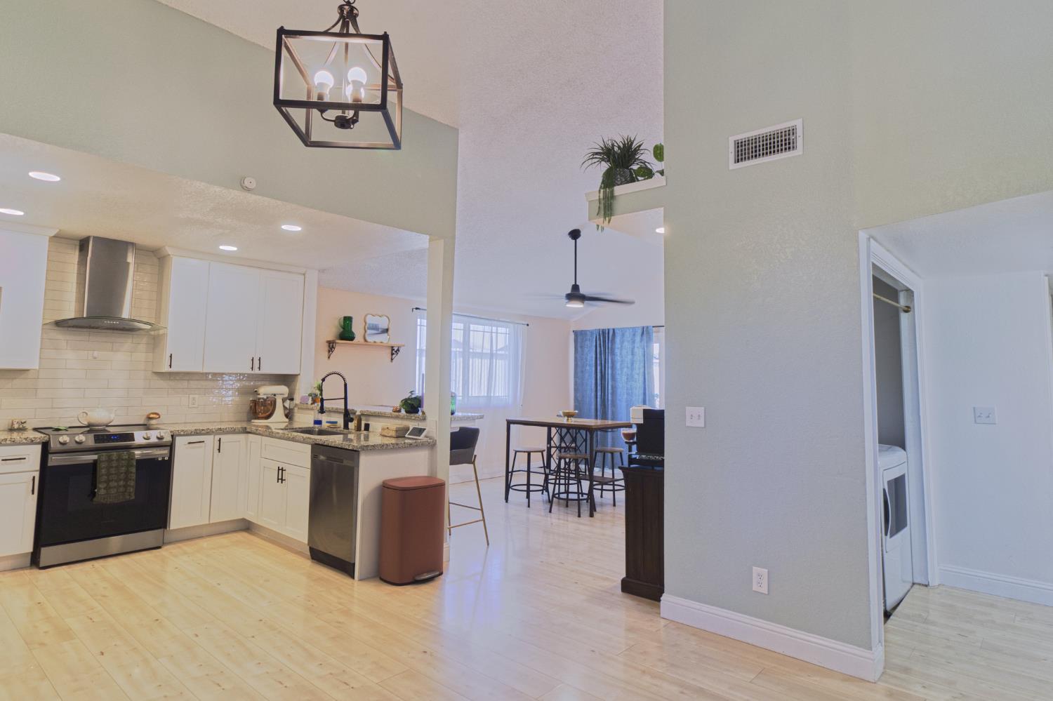 2322 N Cecelia Ave, Fresno, CA 93722