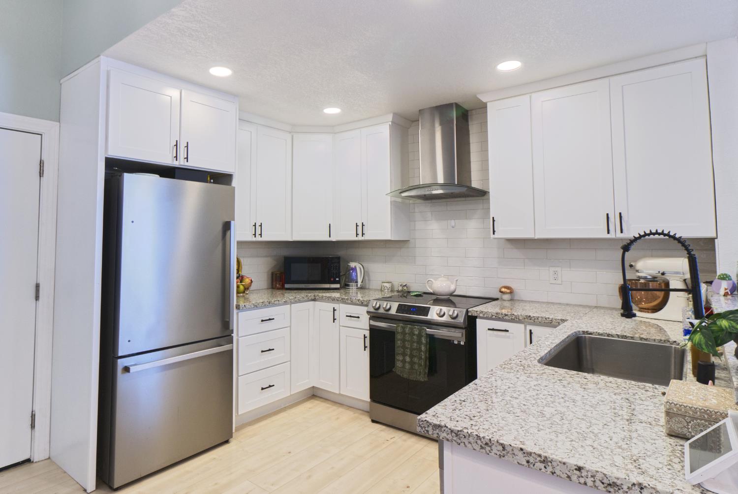 2322 N Cecelia Ave, Fresno, CA 93722