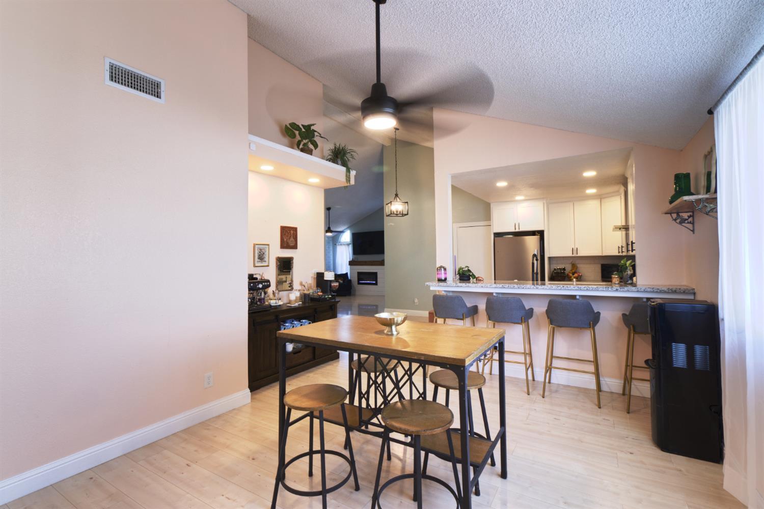 2322 N Cecelia Ave, Fresno, CA 93722