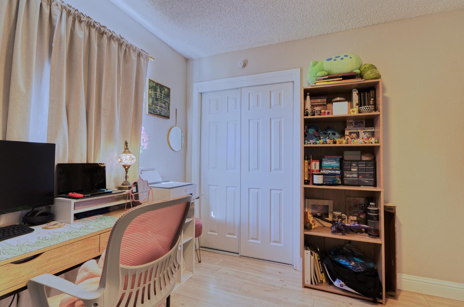 2322 N Cecelia Ave, Fresno, CA 93722