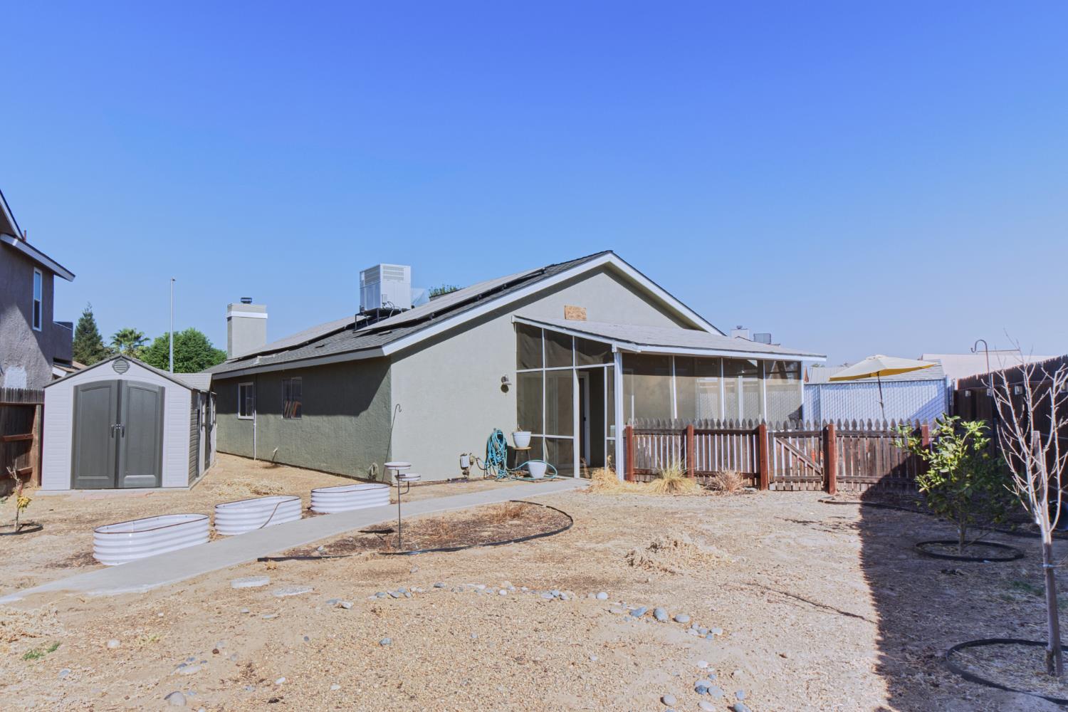 2322 N Cecelia Ave, Fresno, CA 93722