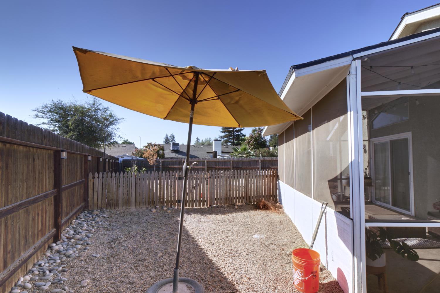 2322 N Cecelia Ave, Fresno, CA 93722