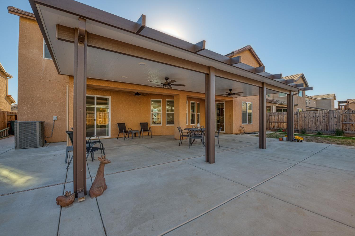 1676 Las Rosas Ave, Clovis, CA 93619