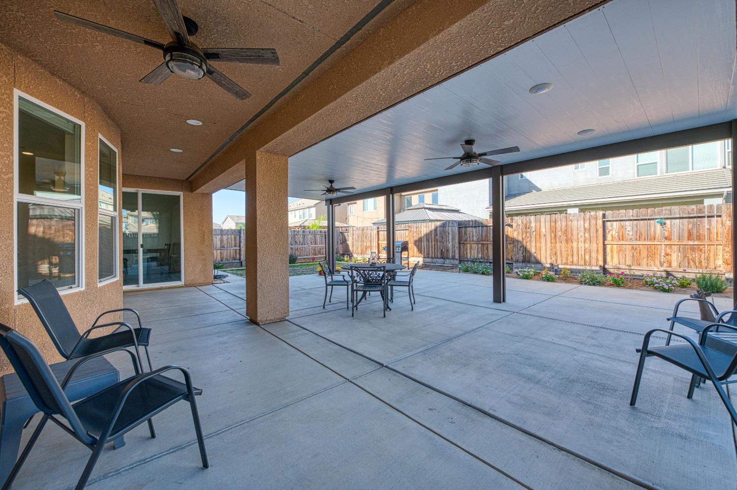 1676 Las Rosas Ave, Clovis, CA 93619
