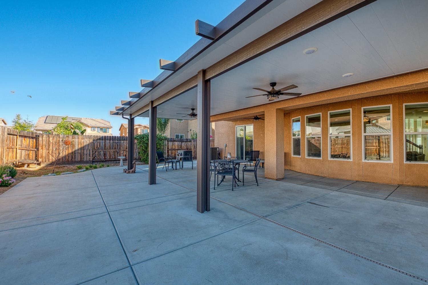 1676 Las Rosas Ave, Clovis, CA 93619