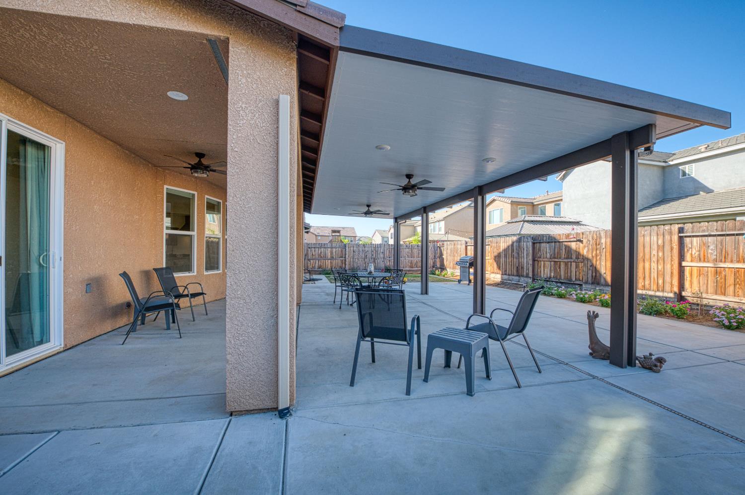 1676 Las Rosas Ave, Clovis, CA 93619