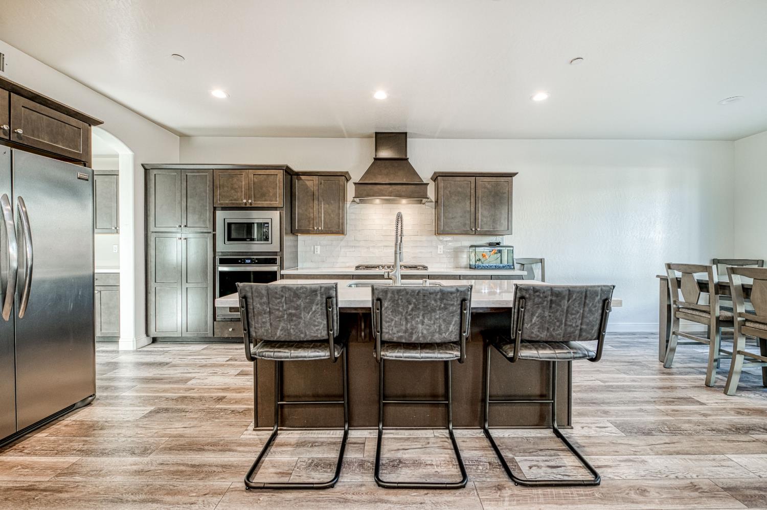 1676 Las Rosas Ave, Clovis, CA 93619