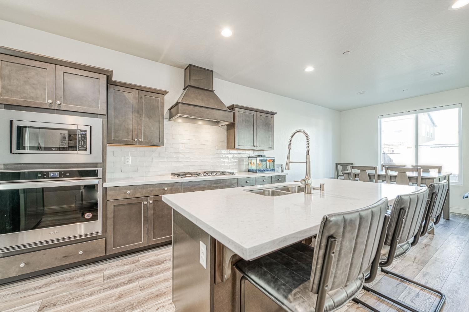 1676 Las Rosas Ave, Clovis, CA 93619