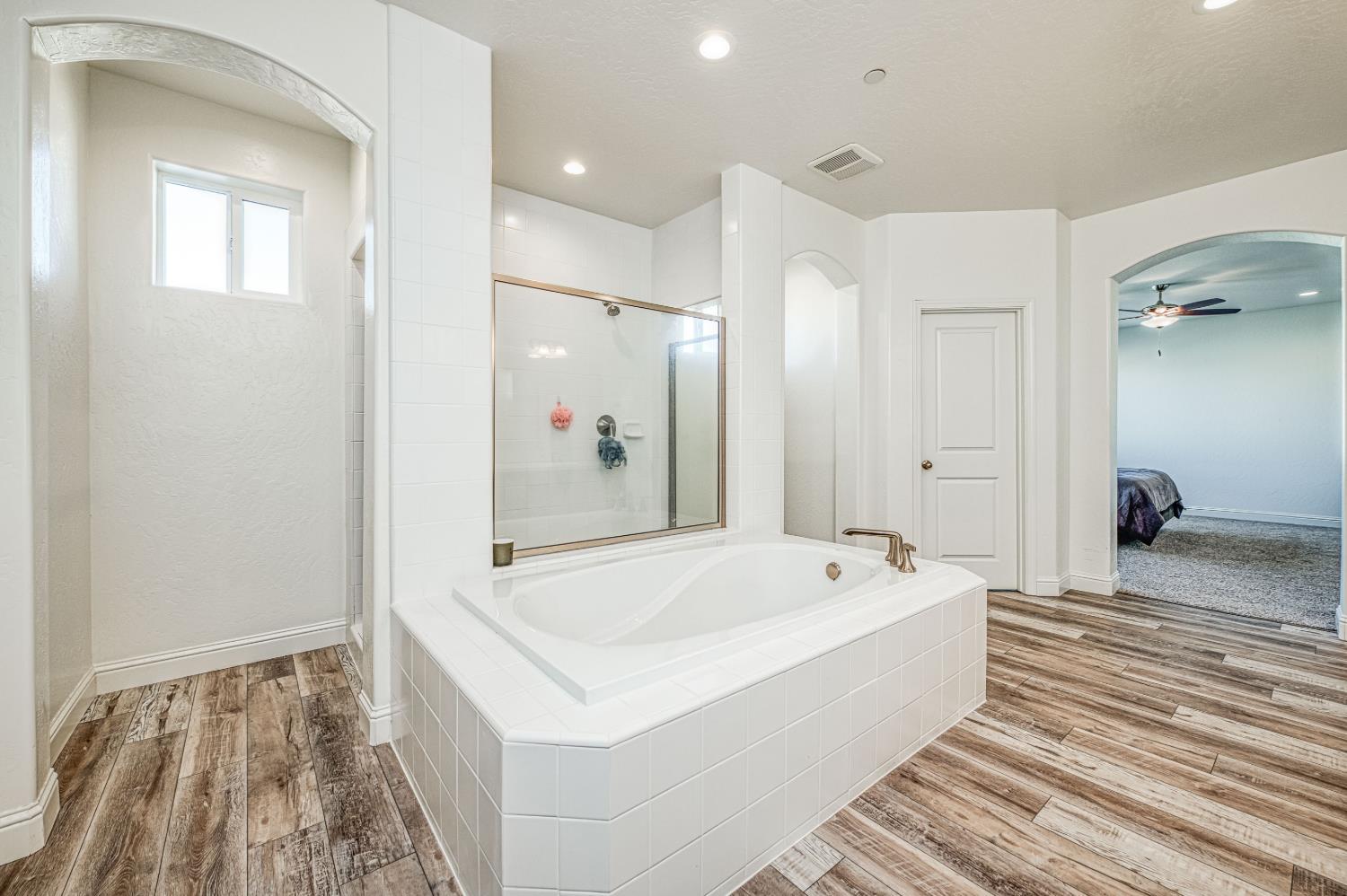 1676 Las Rosas Ave, Clovis, CA 93619