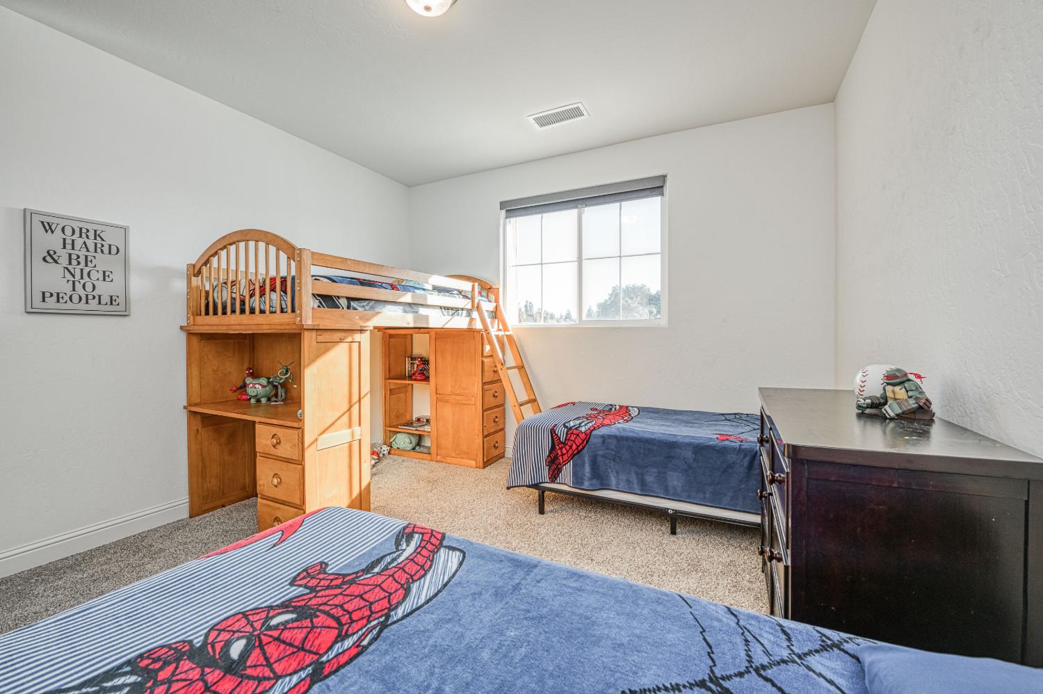 1676 Las Rosas Ave, Clovis, CA 93619