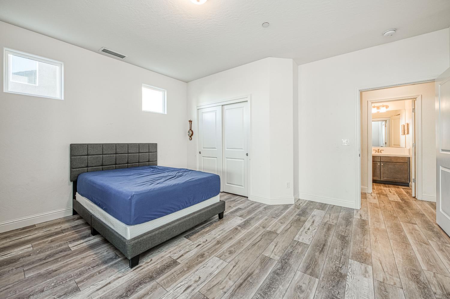 1676 Las Rosas Ave, Clovis, CA 93619