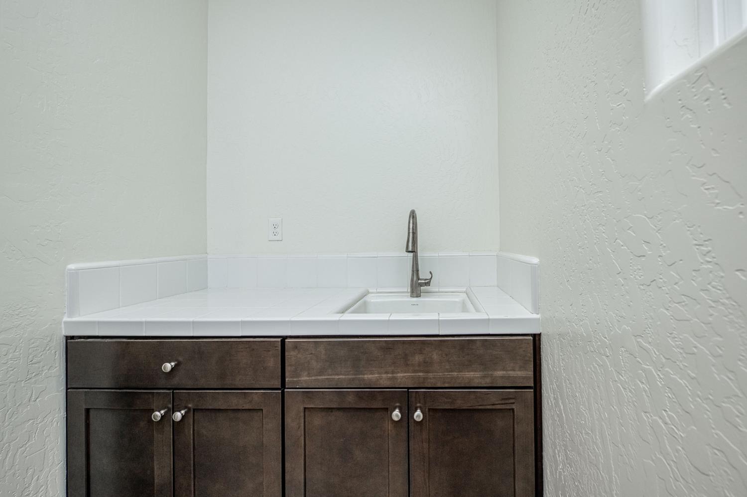 1676 Las Rosas Ave, Clovis, CA 93619