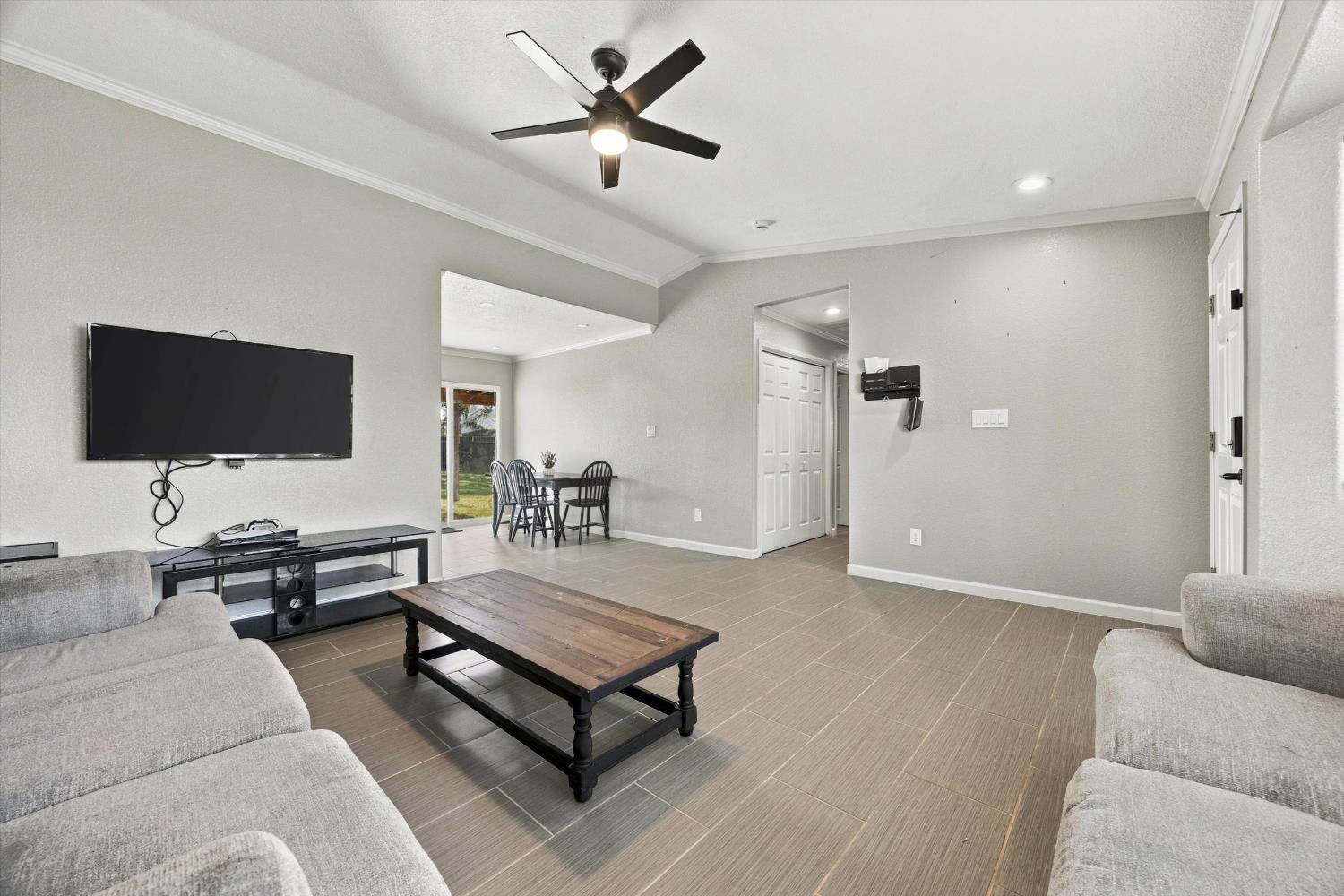 430 Avenida Ruiz, Delano, CA 93215