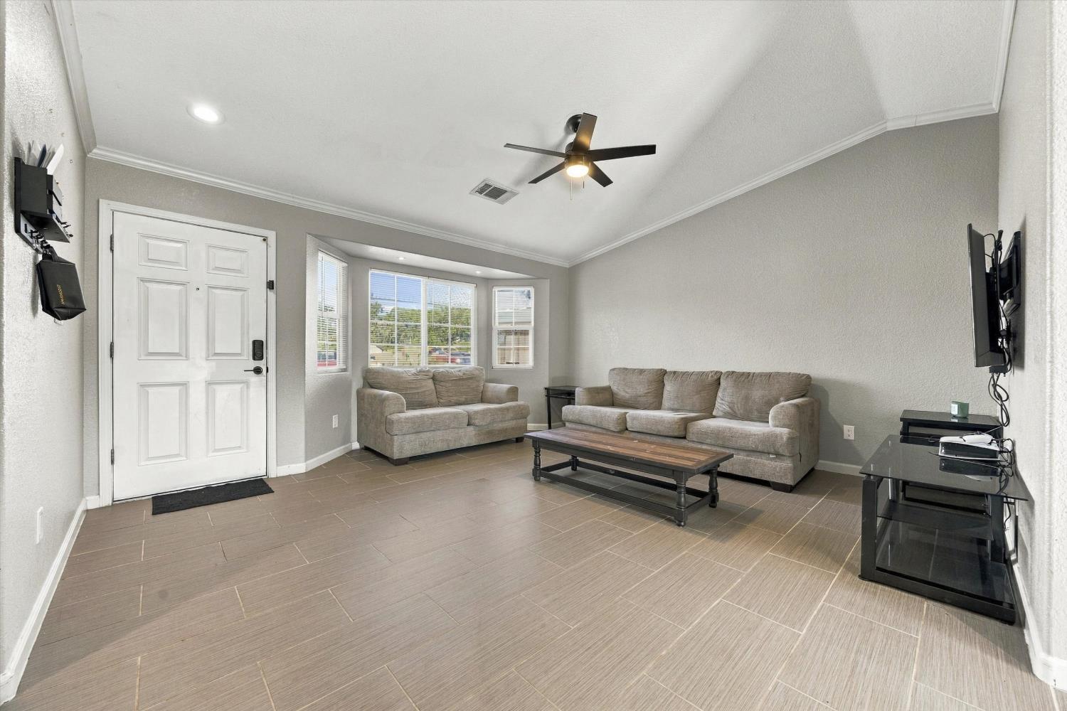 430 Avenida Ruiz, Delano, CA 93215