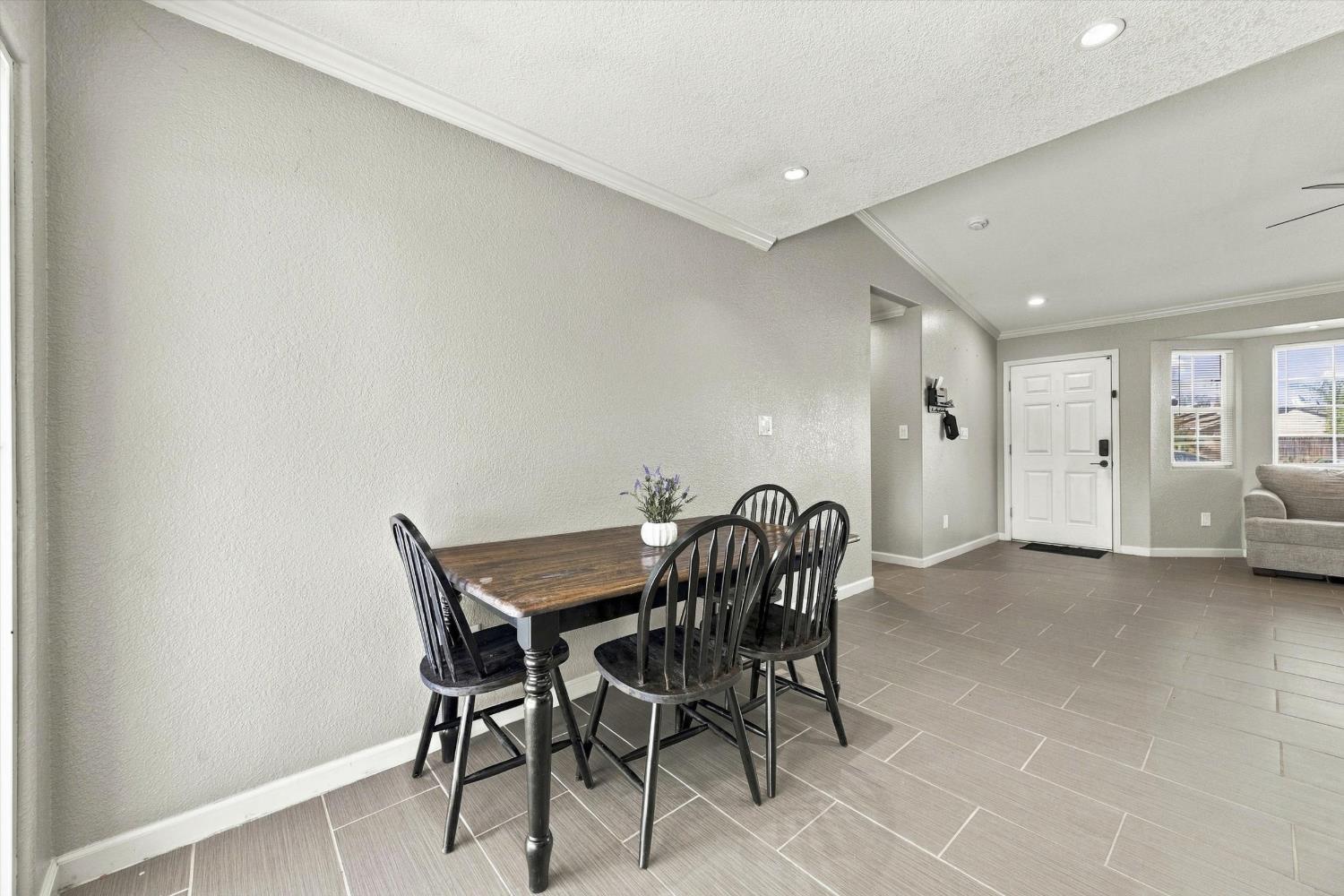 430 Avenida Ruiz, Delano, CA 93215