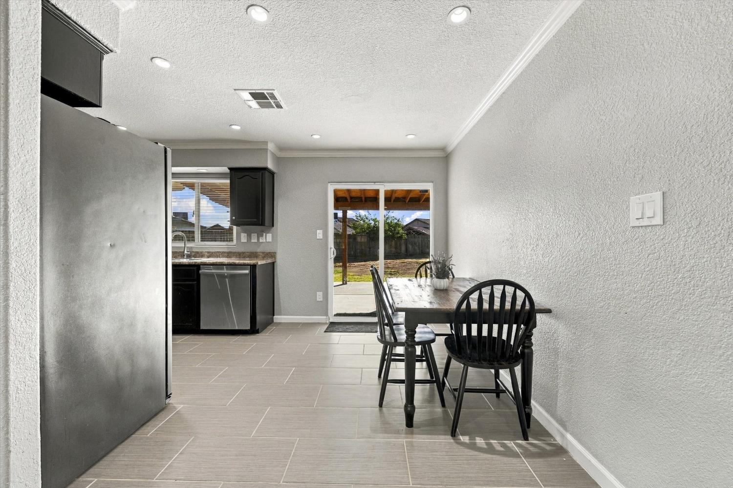 430 Avenida Ruiz, Delano, CA 93215