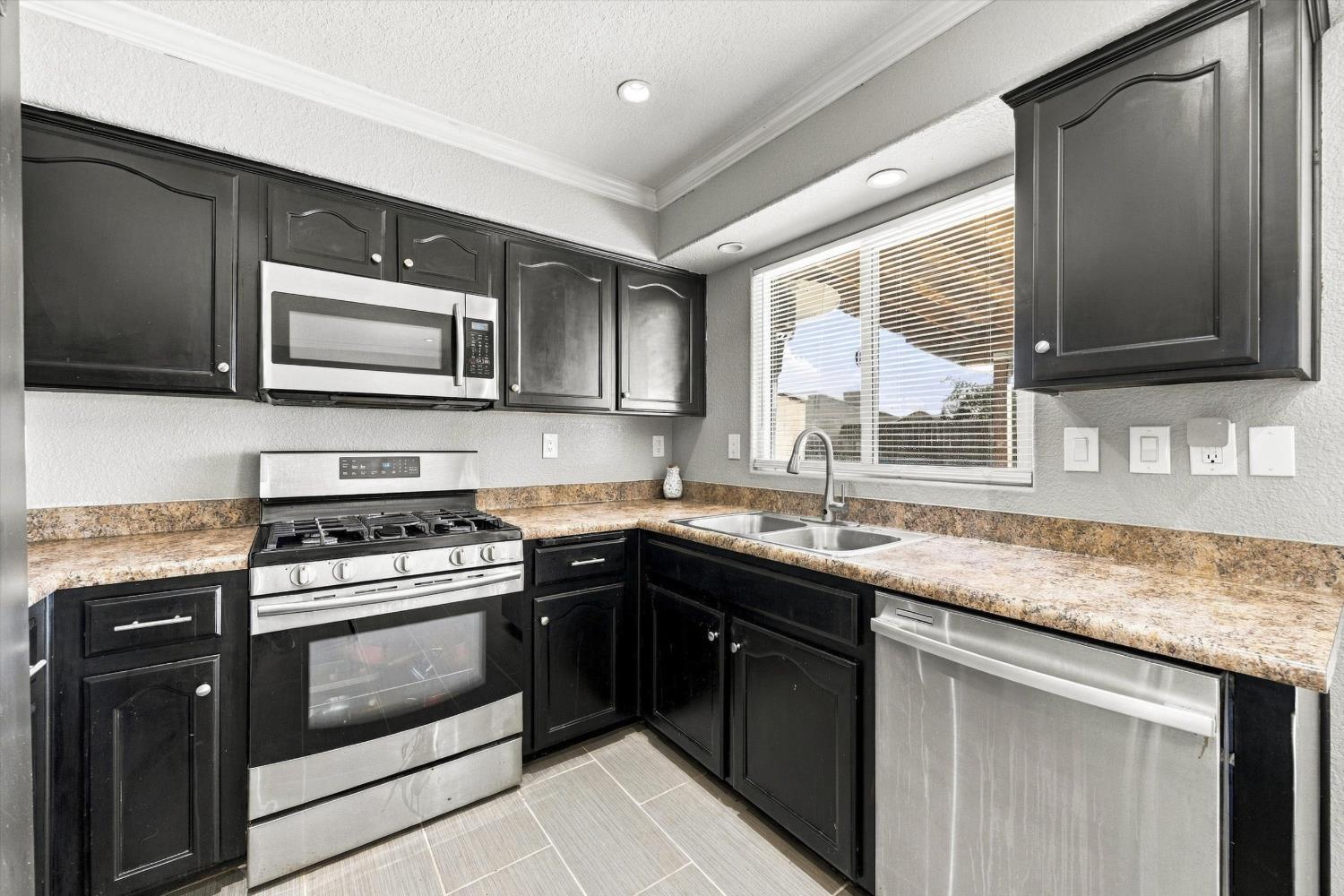 430 Avenida Ruiz, Delano, CA 93215